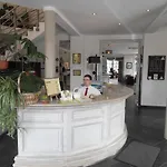 Logis - Restaurant La Sapiniere 3* Wisques