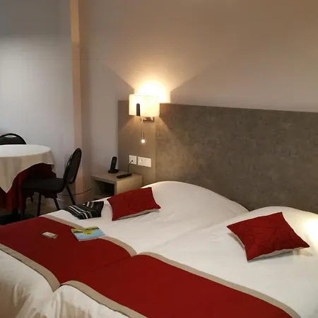Hotel Logis - Restaurant La Sapiniere - Proche Saint Omer