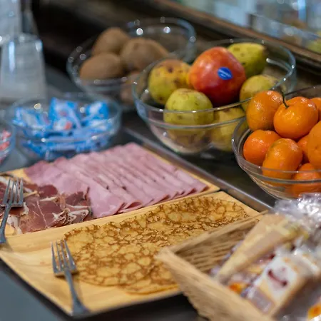 Hotel Logis - Restaurant La Sapiniere Wisques