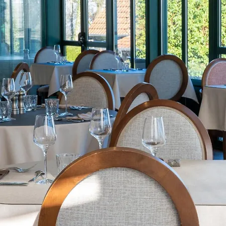 Logis - Restaurant La Sapiniere - Proche Saint Omer Hotel 3*