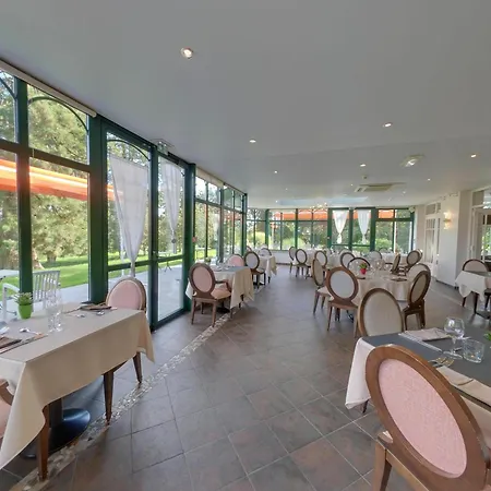 Logis - Restaurant La Sapiniere - Proche Saint Omer Hotel