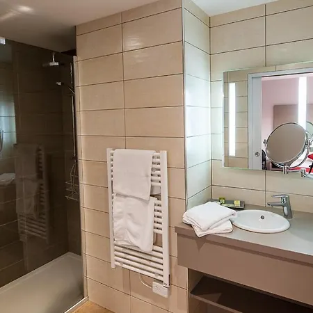 Logis - Restaurant La Sapiniere 3*