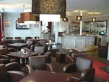 호텔 Logis - Restaurant La Sapiniere - Proche Saint Omer 3*