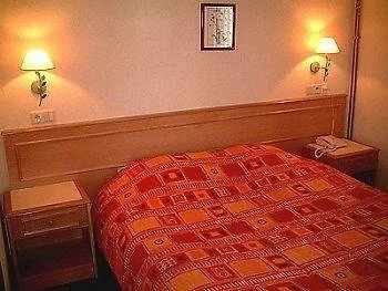 Logis - Restaurant La Sapiniere - Proche Saint Omer 3* Wisques