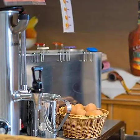 Logis - Restaurant La Sapiniere - Proche Saint Omer Wisques