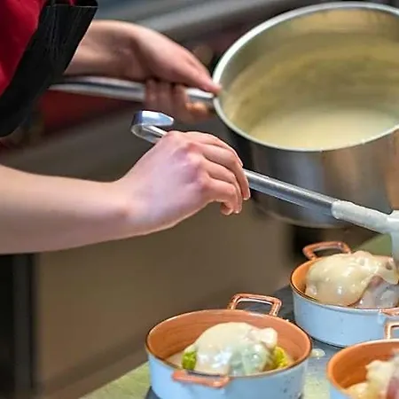Otel Logis - Restaurant La Sapiniere - Proche Saint Omer Wisques