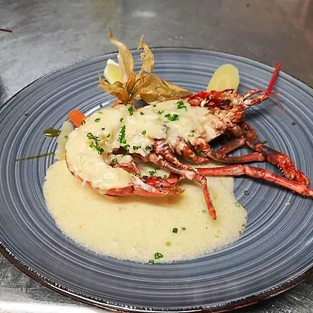 Logis - Restaurant La Sapiniere - Proche Saint Omer Wisques
