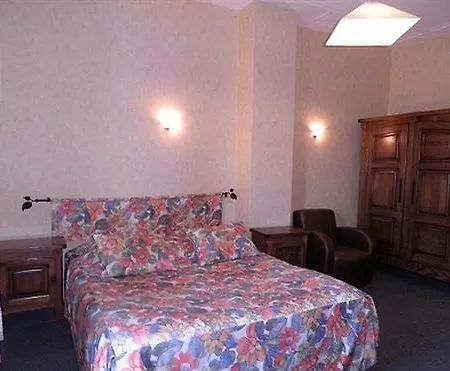Hotel Logis - Restaurant La Sapiniere - Proche Saint Omer 3*