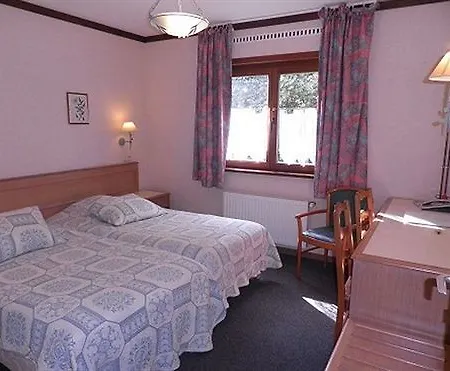 Logis - Restaurant La Sapiniere - Proche Saint Omer 호텔 3*