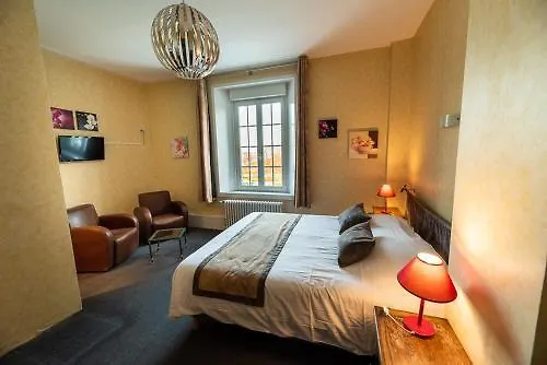 Hotel Logis - Restaurant La Sapinière 3*