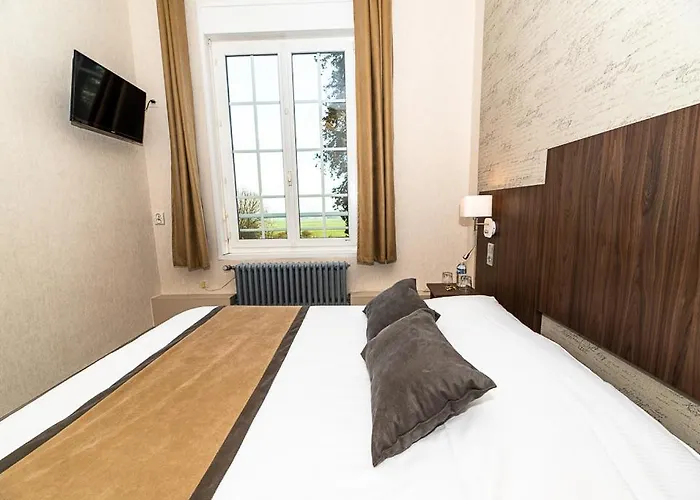 Logis - Restaurant La Sapinière Hotel