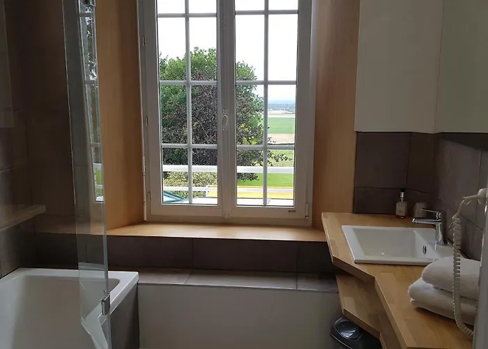 Logis - Restaurant La Sapinière 3*