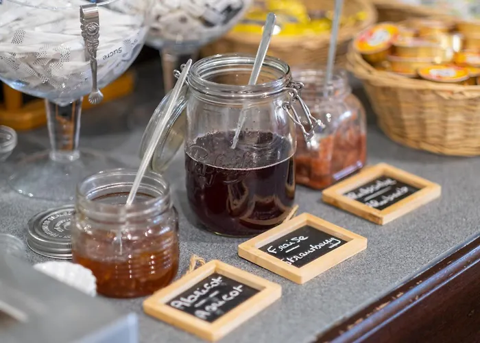 Logis - Restaurant La Sapinière Hotel 3*