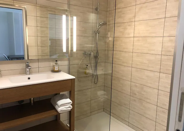 Logis - Restaurant La Sapinière 3*