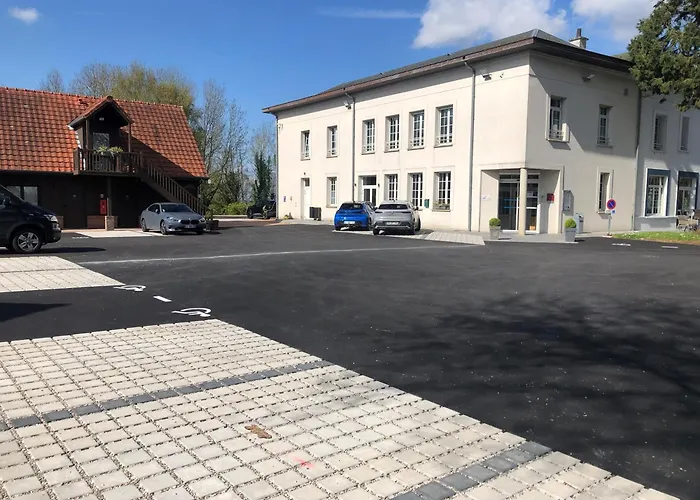 Hotel Logis - Restaurant La Sapinière Wisques