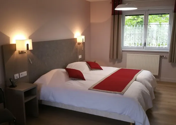 Hotel Logis - Restaurant La Sapinière 3*