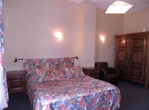 Hotel Logis - Restaurant La Sapinière 3*