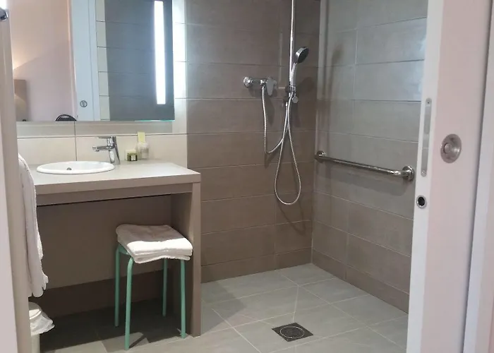 Hotel Logis - Restaurant La Sapinière Wisques