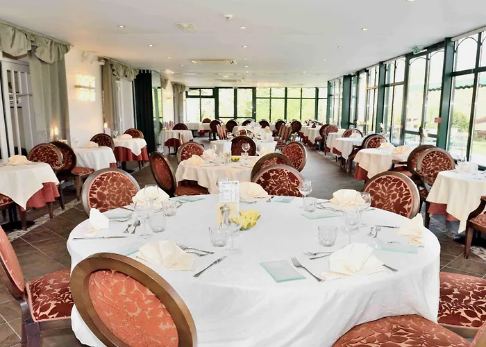 Logis - Restaurant La Sapinière 3* Wisques